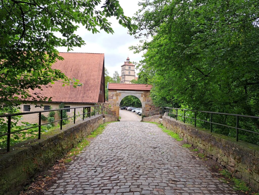 Die denkmalgeschützte Schäferbrücke wird saniert. Während der Arbeiten muss die Brücke gesperrt werden.